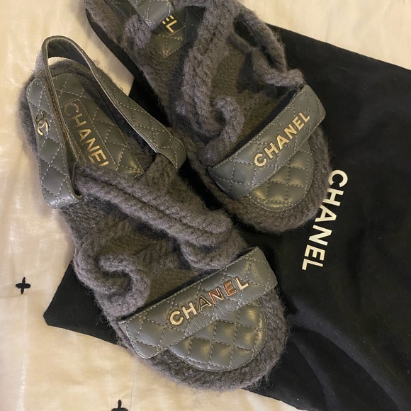 Chanel Interlocking CC Logo Slingback Sandals. Grey size 39, great condition! - Picture 2 of 6